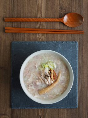 Kore yemeği Tavukyulafı, Dakjuk, Ginseng dakjuk