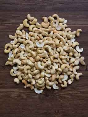 Ahşap tahta ile Kaju fıstığı