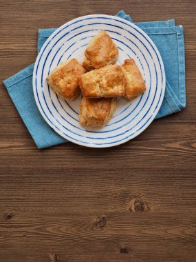 Porselen kasede çörekler