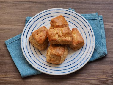 Porselen kasede çörekler