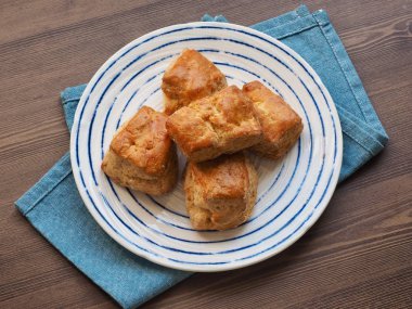 Porselen kasede çörekler