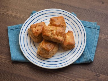 Porselen kasede çörekler