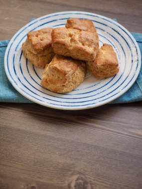 Porselen kasede çörekler