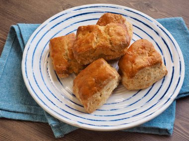 Porselen kasede çörekler