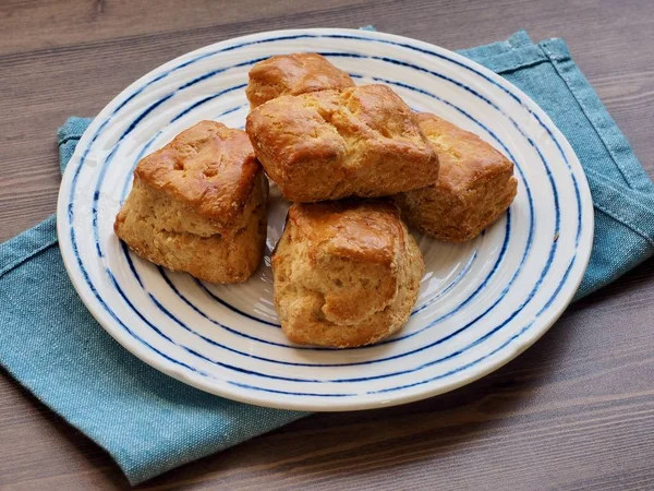 Porselen kasede çörekler