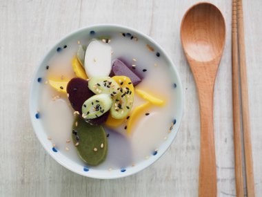   Kore yemeği pirinç kek çorba, tteokguk, Slicedrice Cakesoup