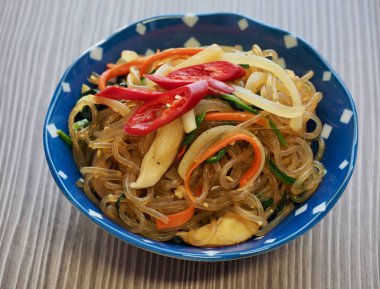 Kore geleneksel yemekleri Kızarmış sebzeli erişte, Japchae