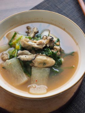 Geleneksel Kore yemeği istiridye çorbası, Gukbap