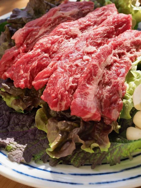 Carne Fresca Coreana Verduras Ajo Lechuga Champiñones —  Fotos de Stock