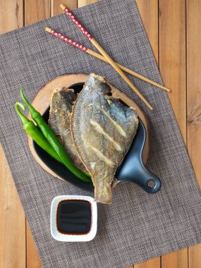 Asya yemekleri Pasifik sandviçi ızgara ve yeşil biber.