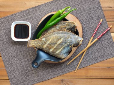 Asya yemekleri Pasifik sandviçi ızgara ve yeşil biber.