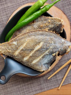 Asya yemekleri Pasifik sandviçi ızgara ve yeşil biber.