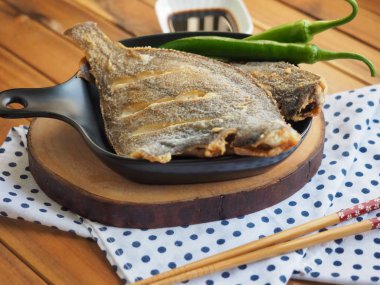 Asya yemekleri Pasifik sandviçi ızgara ve yeşil biber.