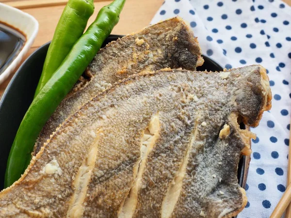 Asya yemekleri Pasifik sandviçi ızgara ve yeşil biber.