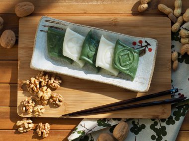 Geleneksel Kore yemeği Jeolpyeon, Poundedrice kek ve Ceviz