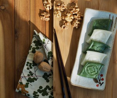 Geleneksel Kore yemeği Jeolpyeon, Poundedrice kek ve Ceviz