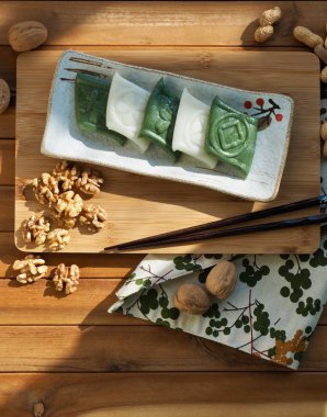 Geleneksel Kore yemeği Jeolpyeon, Poundedrice kek ve Ceviz