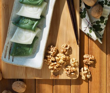 Geleneksel Kore yemeği Jeolpyeon, Poundedrice kek ve Ceviz