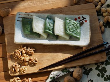 Geleneksel Kore yemeği Jeolpyeon, Poundedrice kek ve Ceviz