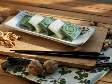 Geleneksel Kore yemeği Jeolpyeon, Poundedrice kek ve Ceviz