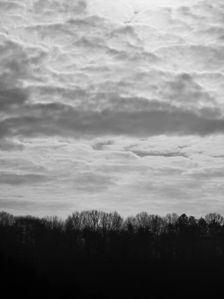 Nuvens Escuras Céu Montanhas — Fotografia de Stock