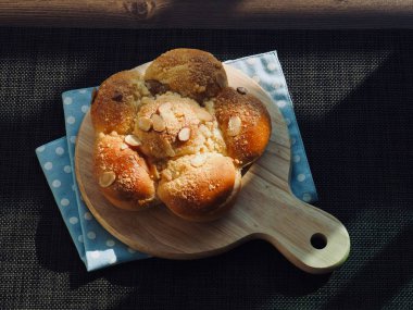 Taze kremalı ekmek.