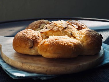 Taze kremalı ekmek.