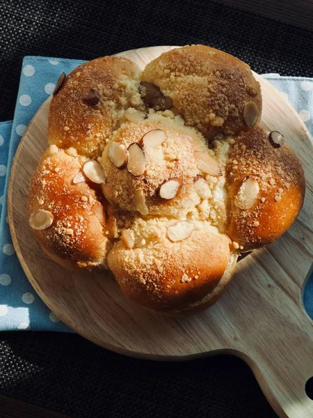 Čerstvý Kulatý Sladký Smetanový Chléb — Stock fotografie