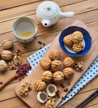 Kore gıda ceviz tatlılar ve yeşil çay