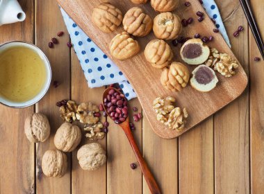 Kore gıda ceviz tatlılar ve yeşil çay