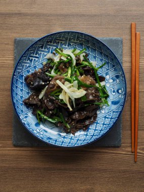 Asya gıda kızarmış ağaç kulak mantar ve sebze