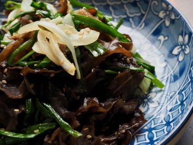 Asya gıda kızarmış ağaç kulak mantar ve sebze