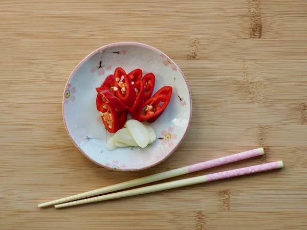Koreaanse Voedselingrediënten Peperschijfjes Knoflookplakjes — Stockfoto