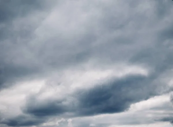 暗い雲と空の風景 — ストック写真