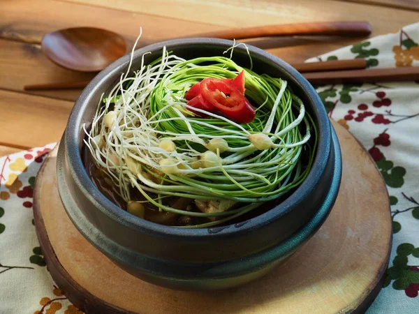 Корейський Кущ Дикої Їжі Соєвий Суп — стокове фото