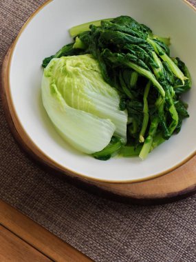 Kore yemeği lahana yaprakları, kurutulmuş turp yeşillikleri.