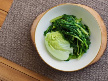 Kore yemeği lahana yaprakları, kurutulmuş turp yeşillikleri.