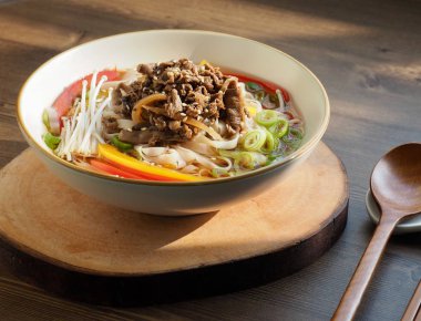 Asya Yemeği Pirinç Eriştesi Çorbası