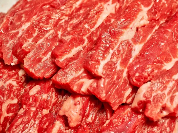 韓国の新鮮なスライスした牛肉の背景 — ストック写真