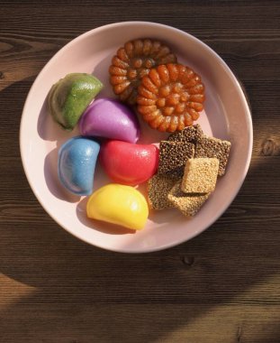 Kore yemekleri Songpyeon, yarım ay şeklinde pirinç keki, Tatlı RicePuffs, Ballı Kurabiye