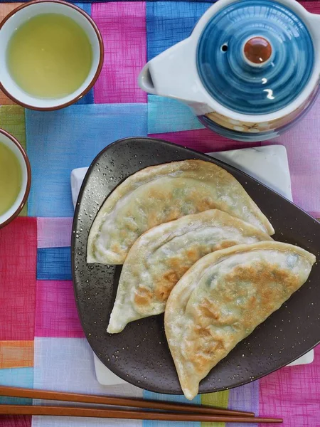 Азійська Їжа Dim Sum Смажені Пельмені Зелений Чай — стокове фото