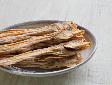 Kore usulü kurutulmuş balık, küçük polonyalı, Nogari