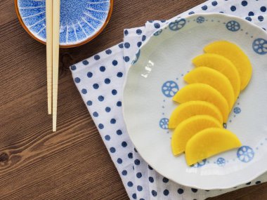 Asya garnitür turşu turp