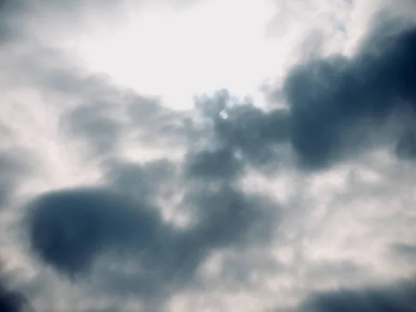 Dunkle Wolken Und Himmel Und Sonne — Stockfoto