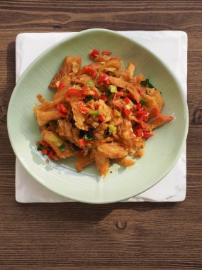 Kore yemekleri kurutulmuş pollack ve karıştırılmış sebzeler.