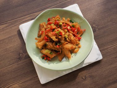 Kore yemekleri kurutulmuş pollack ve karıştırılmış sebzeler.