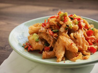 Kore yemekleri kurutulmuş pollack ve karıştırılmış sebzeler.