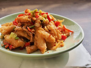 Kore yemekleri kurutulmuş pollack ve karıştırılmış sebzeler.