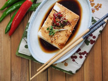 Asya yemekleri yumuşak tofu ve soya sosu