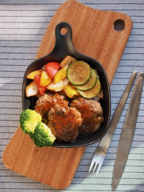 Hamburger bifteği, brokoli, sebze kızartması.